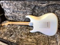 Fender H.E.R. Stratocaster, Maple Fingerboard, Chrome Glow + Gigbag