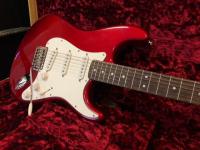 Squier Classic Vibe '60s Stratocaster IL Candy Apple Red