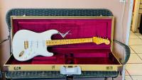 Fender 2024 Custom Shop Vintage Custom 1957 Stratocaster Time Capsule Finish Gold Hardware, White Blonde 3,7kg