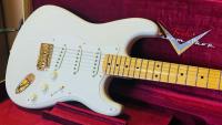Fender 2024 Custom Shop Vintage Custom 1957 Stratocaster Time Capsule Finish Gold Hardware, White Blonde 3,7kg