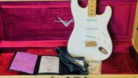 Fender 2024 Custom Shop Vintage Custom 1957 Stratocaster Time Capsule Finish Gold Hardware, White Blonde 3,7kg